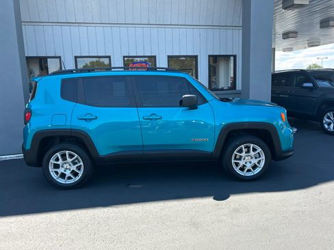 Used 2022 Jeep Renegade Latitude AWD/4WD image 27