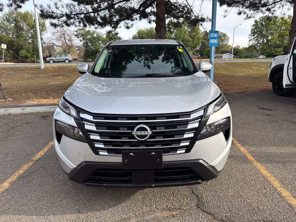 Used 2025 Nissan Rogue SV AWD/4WD image 5