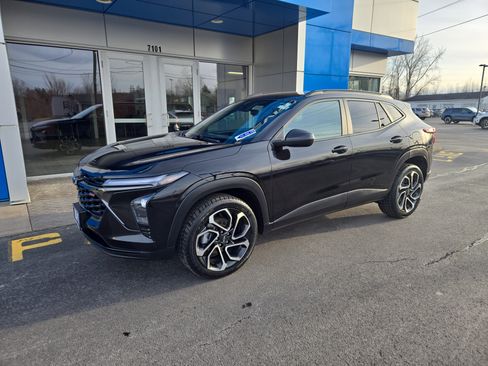 Used 2024 Chevrolet Trax RS image 2