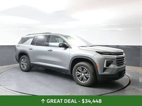 Used 2024 Chevrolet Traverse LT AWD/4WD image 5