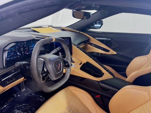 Used 2023 Chevrolet Corvette Stingray Premium Conv w/ Z51 Performance Package RWD image 6