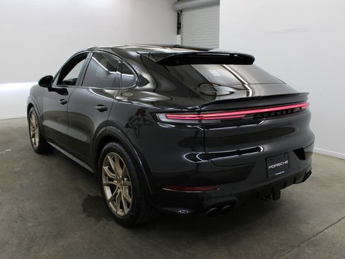 Used 2026 Porsche Cayenne GTS AWD/4WD image 3