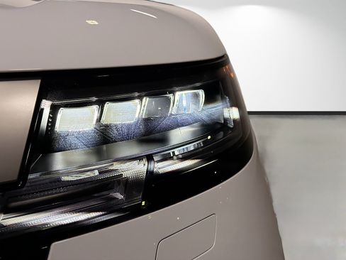 New 2026 Land Rover Range Rover Long Wheelbase SE AWD/4WD image 9