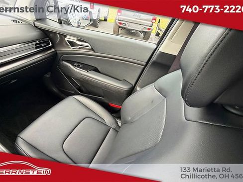 Used 2023 Kia Sportage EX AWD/4WD image 11