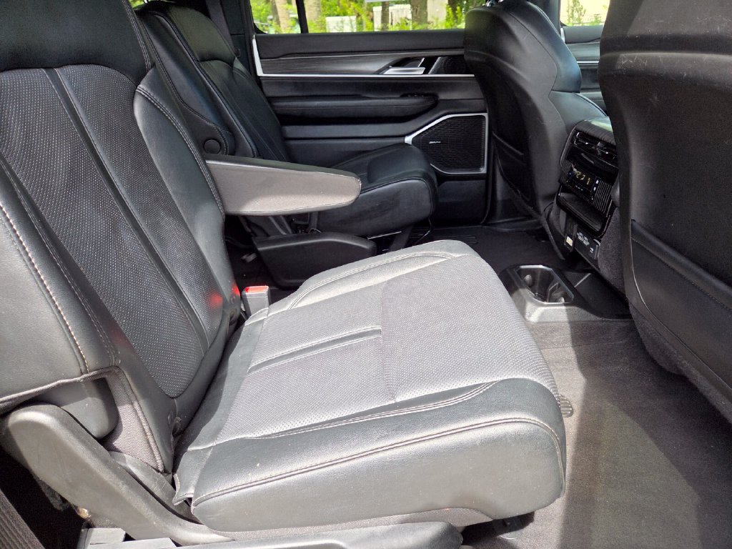 Certified 2024 Jeep Wagoneer Series II AWD/4WD image 18