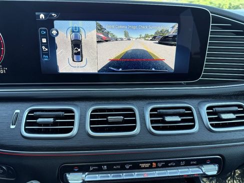 Used 2025 Mercedes-Benz GLS 450 4MATIC image 31