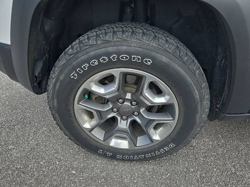 Used 2019 Jeep Cherokee Trailhawk w/ Cold Weather Group AWD/4WD image 10