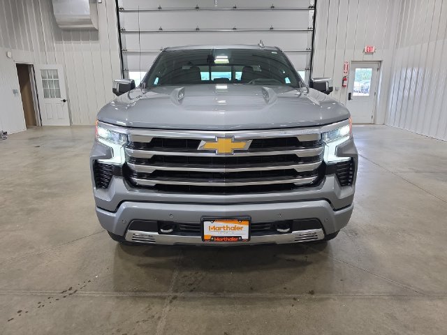 Used 2025 Chevrolet Silverado 1500 High Country w/ Technology Package AWD/4WD image 3