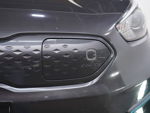 Used 2020 Kia Niro EX Premium image 31