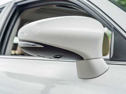 Used 2011 Lexus CT 200h Premium FWD image 12