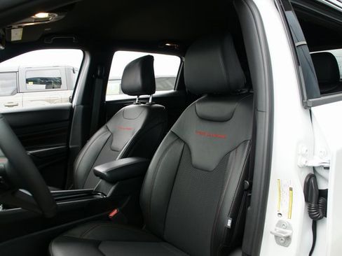 Used 2025 Jeep Compass Trailhawk image 15