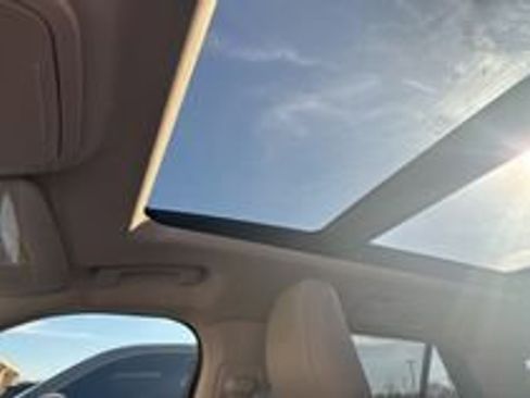 Used 2022 Ford Explorer XLT w/ Equipment Group 202A image 9