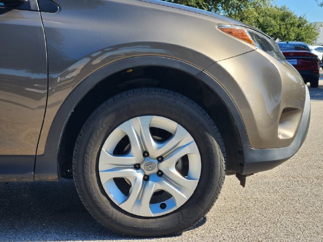 Used 2015 Toyota RAV4 LE FWD image 8