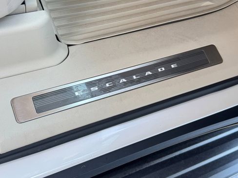 Used 2022 Cadillac Escalade Sport Platinum w/ LPO, ONYX Package image 31