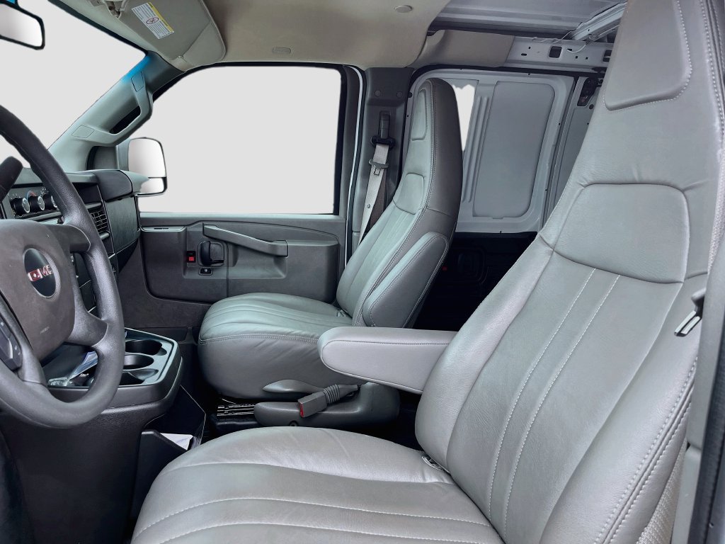 Used 2025 GMC Savana 3500 w/ Driver Convenience Package RWD image 20