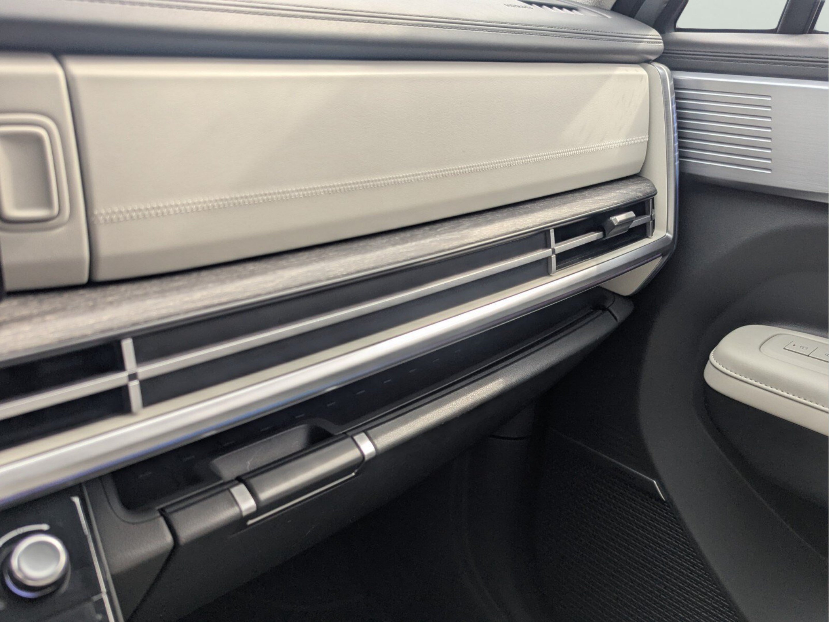 Used 2024 Hyundai Santa Fe Calligraphy FWD image 32