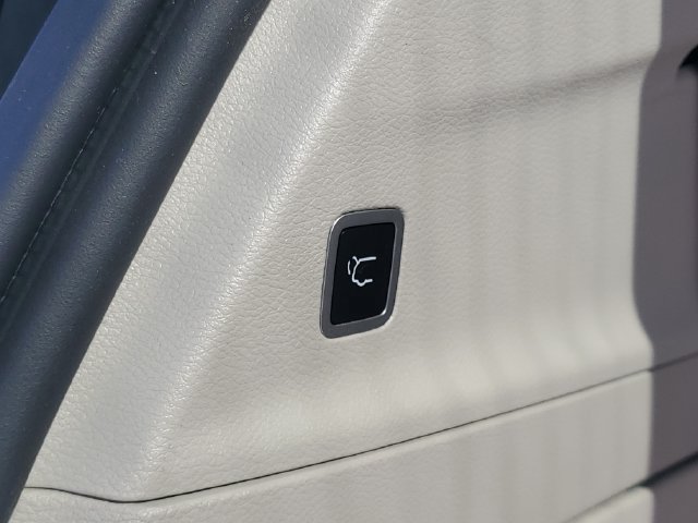 Used 2021 Chrysler Pacifica Touring-L FWD image 10