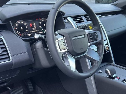 Certified 2025 Land Rover Discovery S AWD/4WD image 21