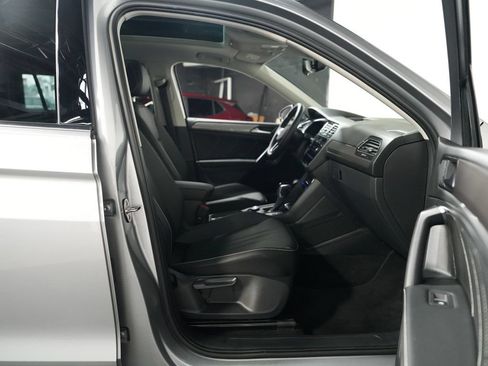Used 2023 Volkswagen Tiguan SE w/ Panoramic Sunroof Package AWD/4WD image 35