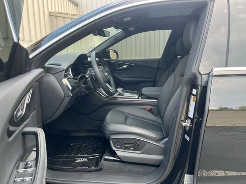 Used 2024 Audi Q8 Premium Plus w/ Premium Plus Package AWD/4WD image 3