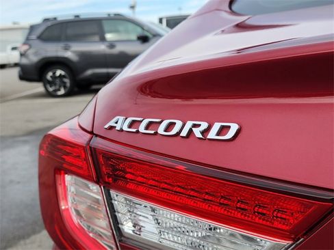 Used 2022 Honda Accord Touring image 6