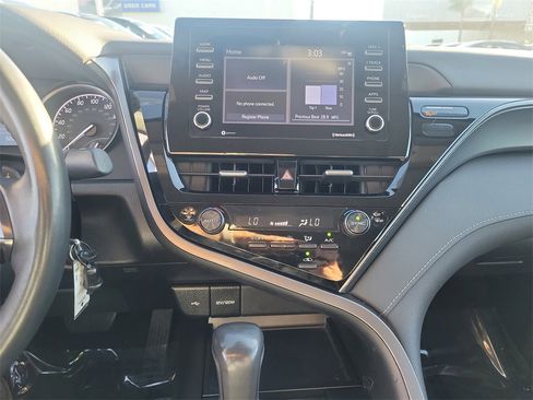 Used 2023 Toyota Camry SE image 11