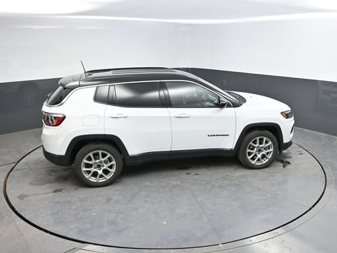 Used 2025 Jeep Compass Limited AWD/4WD image 25