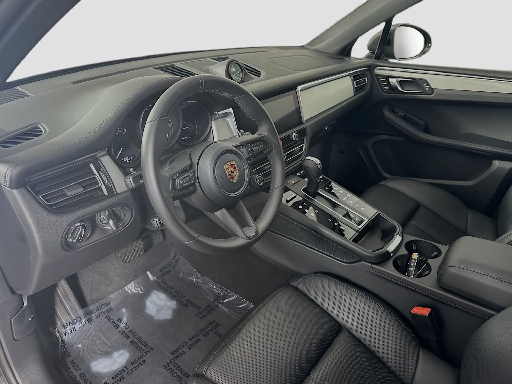 Certified 2026 Porsche Macan Turbo AWD/4WD image 4