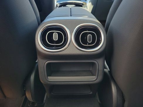 Used 2026 Mercedes-Benz GLC 300 4MATIC image 16