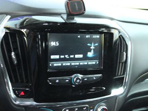 Used 2018 Chevrolet Traverse LT FWD image 19