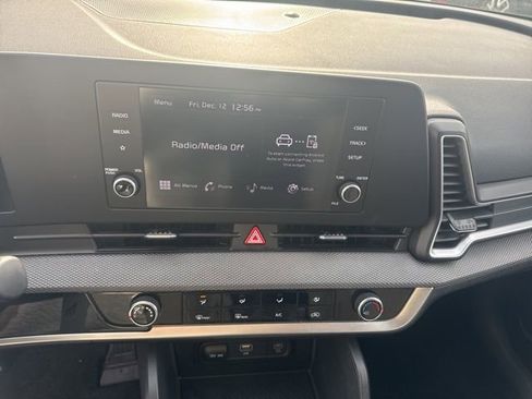 Used 2024 Kia Sportage LX image 11