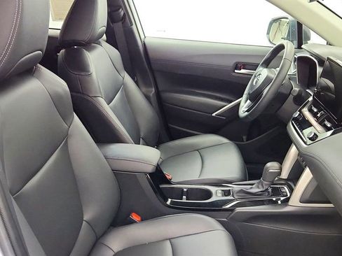 Used 2025 Toyota Corolla Cross XLE w/ Convenience Package AWD/4WD image 23