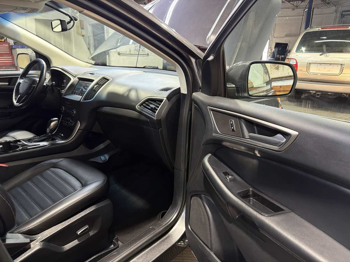 Used 2017 Ford Edge SEL w/ Equipment Group 201A FWD image 26