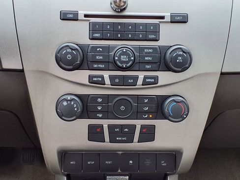 Used 2010 Ford Focus SES image 6