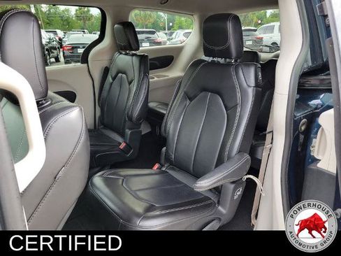 Used 2023 Chrysler Pacifica Touring-L FWD image 16