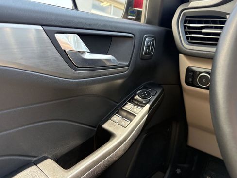 Used 2022 Ford Escape Titanium w/ Class II Trailer Tow Package image 13