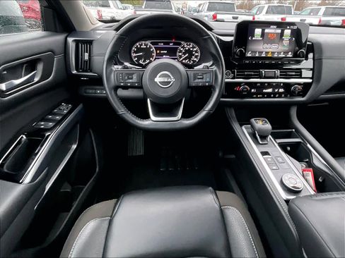 Used 2024 Nissan Pathfinder SL w/ SL Premium Package image 18