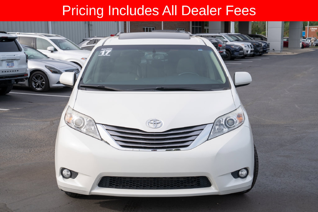 Used 2017 Toyota Sienna XLE FWD image 2