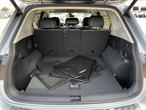 Used 2024 Volkswagen Tiguan SE image 27