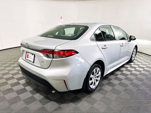 Used 2025 Toyota Corolla LE FWD image 4