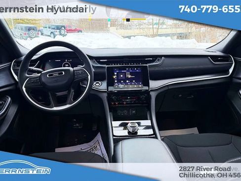 Used 2025 Jeep Grand Cherokee Laredo X AWD/4WD image 6