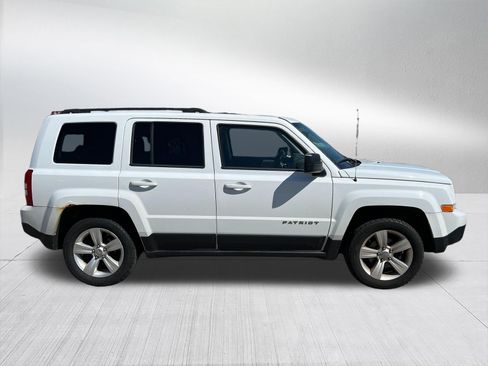 Used 2014 Jeep Patriot Latitude w/ Sun/Sound Group AWD/4WD image 2