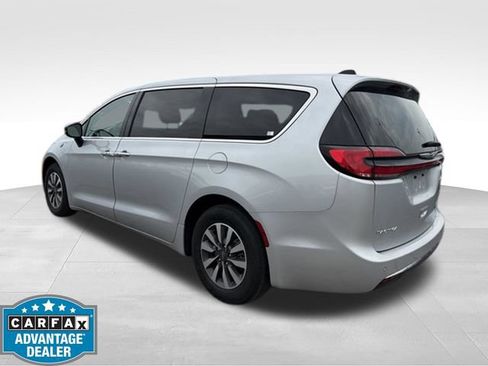 Used 2024 Chrysler Pacifica Limited FWD image 6