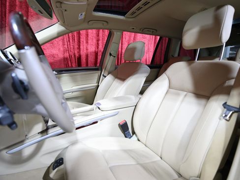 Used 2011 Mercedes-Benz GL 550 4MATIC image 13