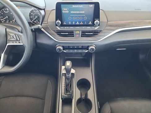 Used 2025 Nissan Altima 2.5 SV FWD image 25