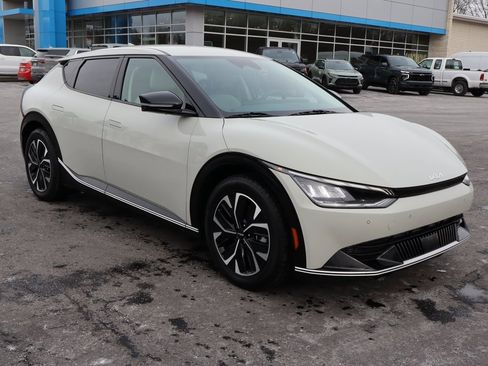 Used 2022 Kia EV6 Wind image 2