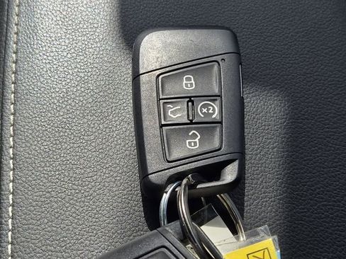 Certified 2023 Volkswagen Tiguan SE FWD image 21