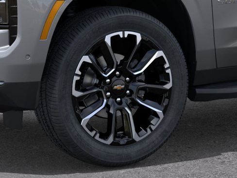 New 2026 Chevrolet Suburban Premier image 9