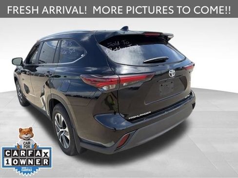 Used 2025 Toyota Highlander XLE AWD/4WD image 12