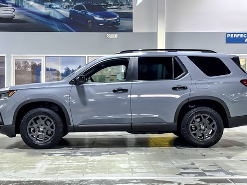 Used 2024 Honda Pilot TrailSport image 2
